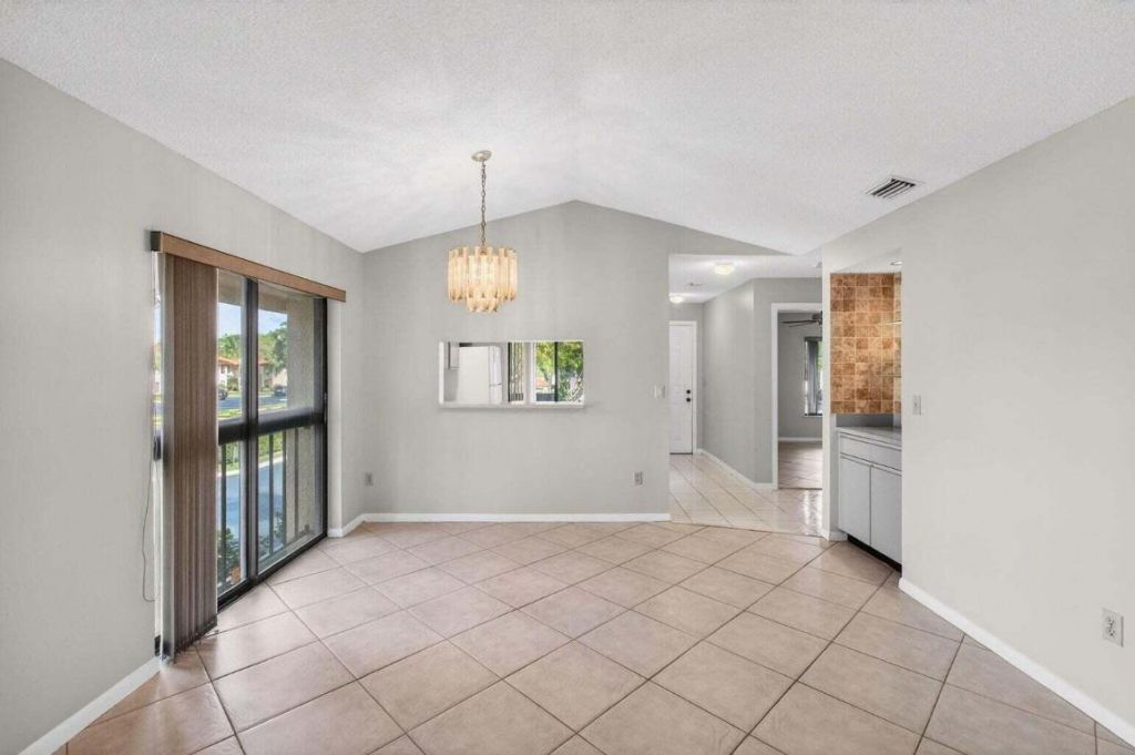 400 Club Circle, Unit 201, Boca Raton, FL 33487 Photo