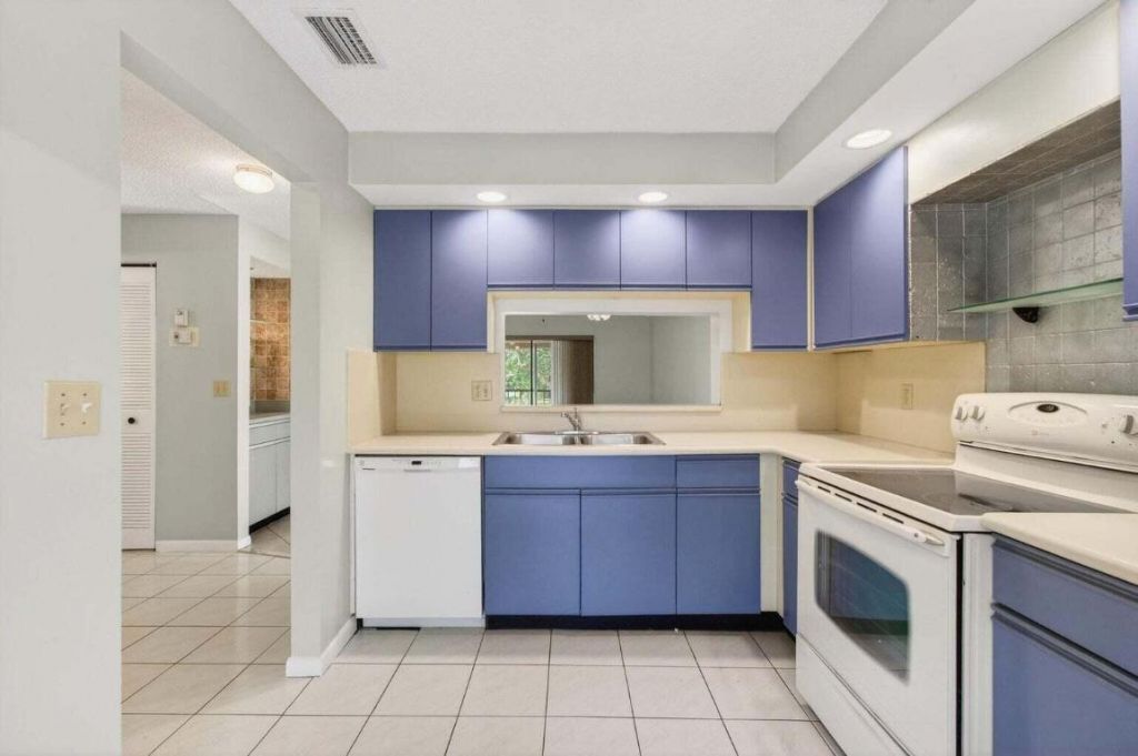 400 Club Circle, Unit 201, Boca Raton, FL 33487 Photo