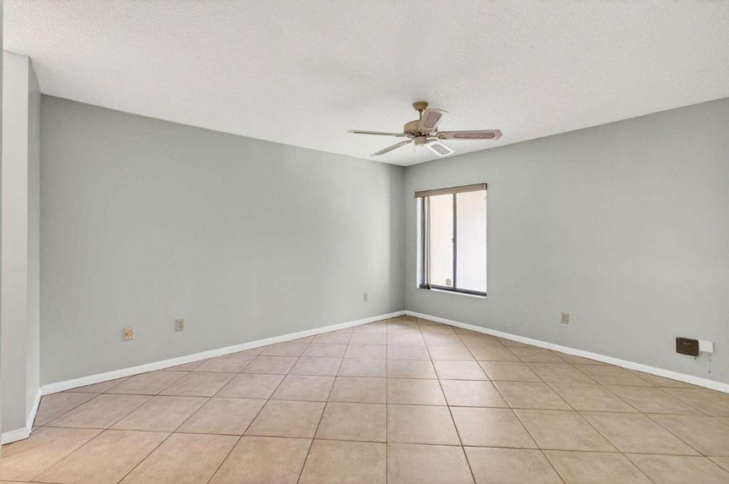 400 Club Circle, Unit 201, Boca Raton, FL 33487 Photo
