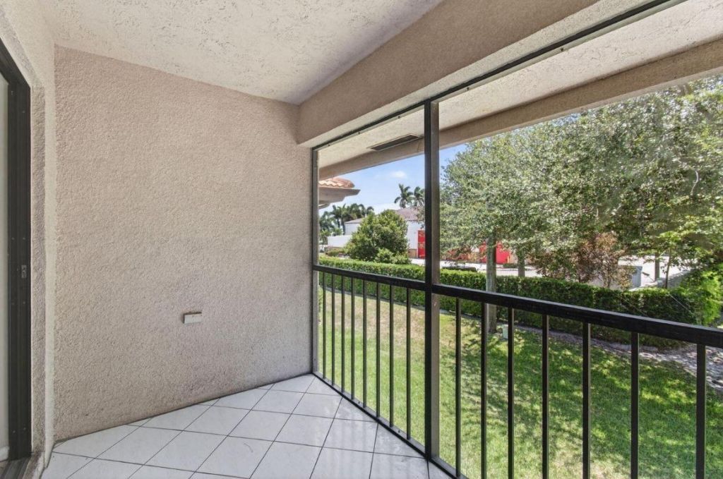 400 Club Circle, Unit 201, Boca Raton, FL 33487 Photo
