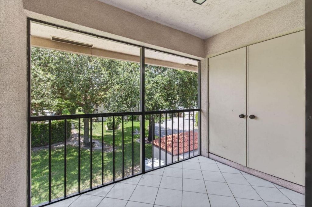 400 Club Circle, Unit 201, Boca Raton, FL 33487 Photo