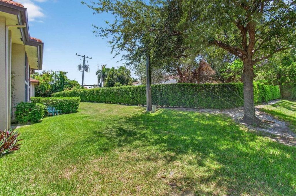 400 Club Circle, Unit 201, Boca Raton, FL 33487 Photo