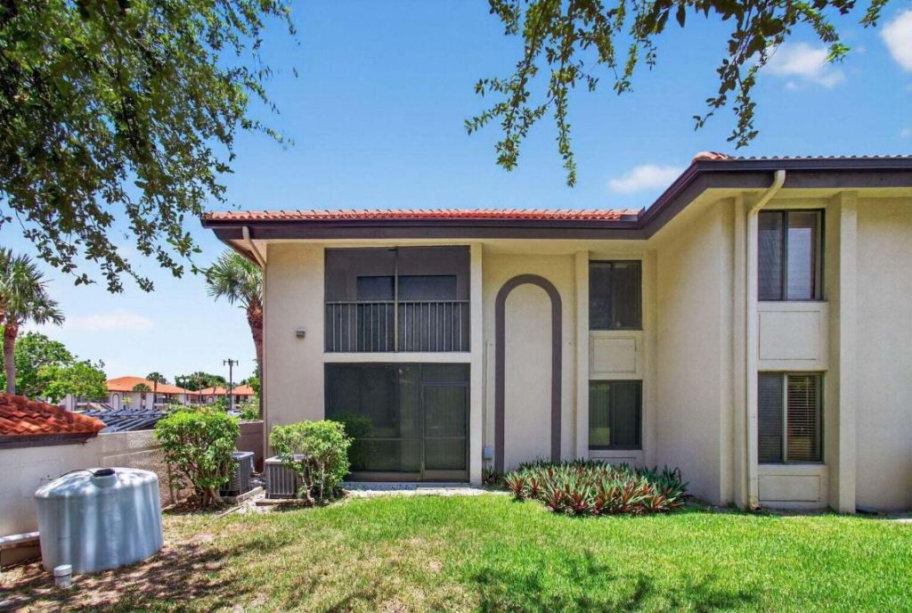 400 Club Circle, Unit 201, Boca Raton, FL 33487 Photo