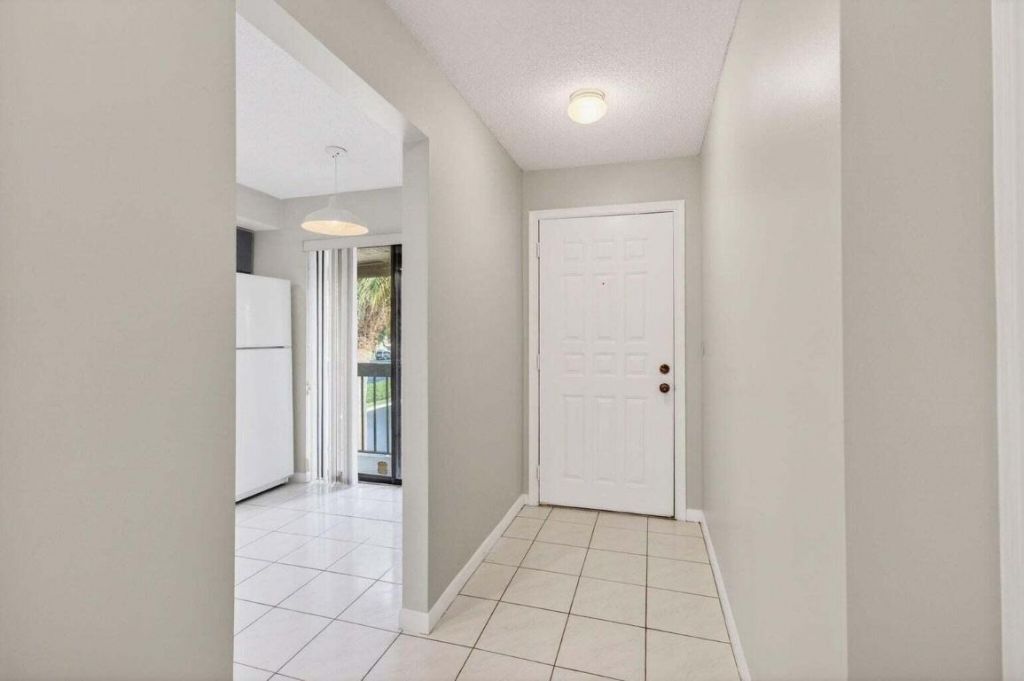400 Club Circle, Unit 201, Boca Raton, FL 33487 Photo