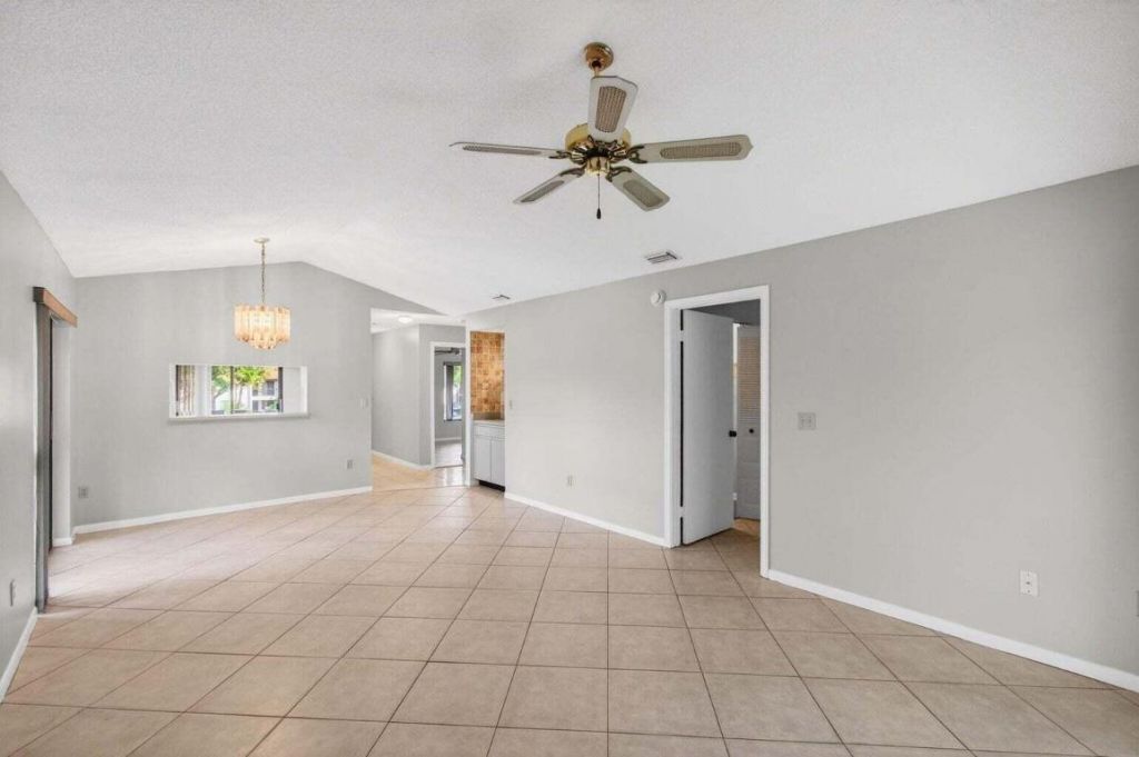 400 Club Circle, Unit 201, Boca Raton, FL 33487 Photo