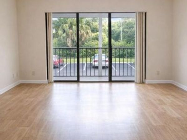 1110 Green Pine Boulevard, Unit H2, West Palm Beach, FL 33409