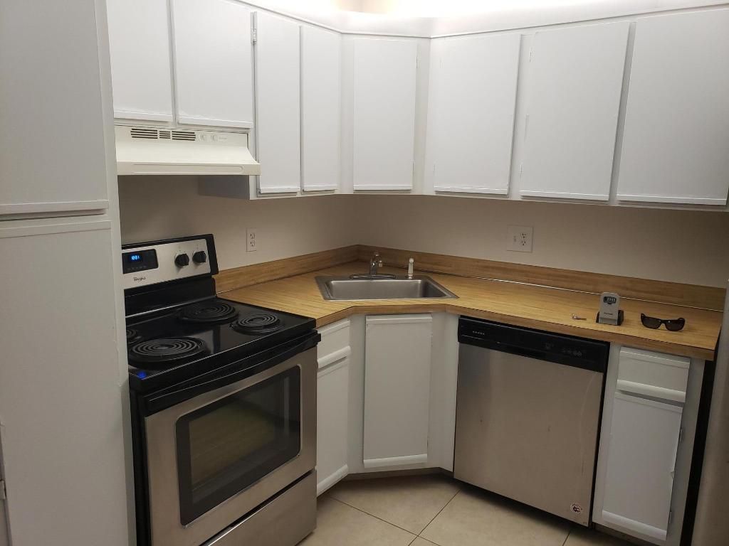 1108 Green Pine Boulevard, Unit D1, West Palm Beach, FL 33409 Photo