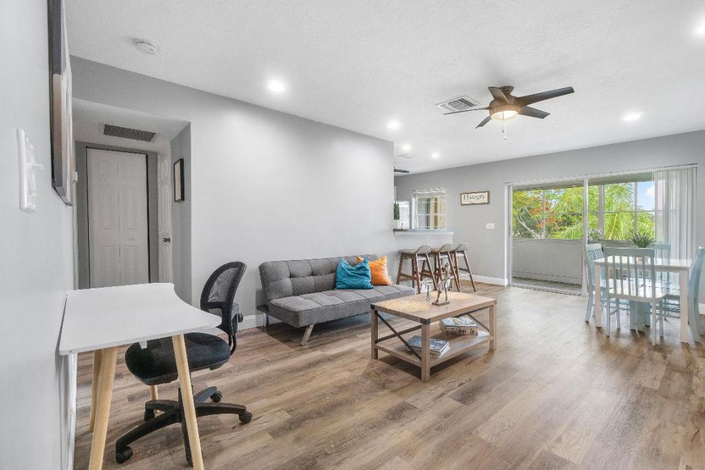 126 Sparrow Drive, Unit 11b, Royal Palm Beach, FL 33411 Photo