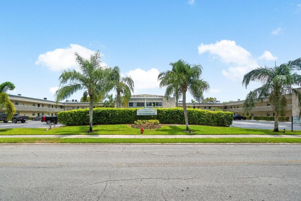 126 Sparrow Drive, Unit 11b, Royal Palm Beach, FL 33411 Photo