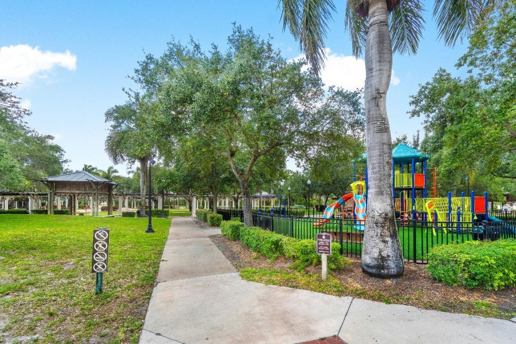 126 Sparrow Drive, Unit 11b, Royal Palm Beach, FL 33411 Photo