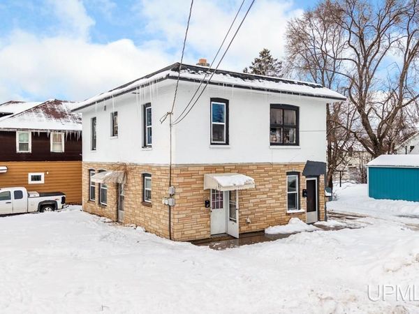 424 6th Street, Iron Mountain, MI 49801