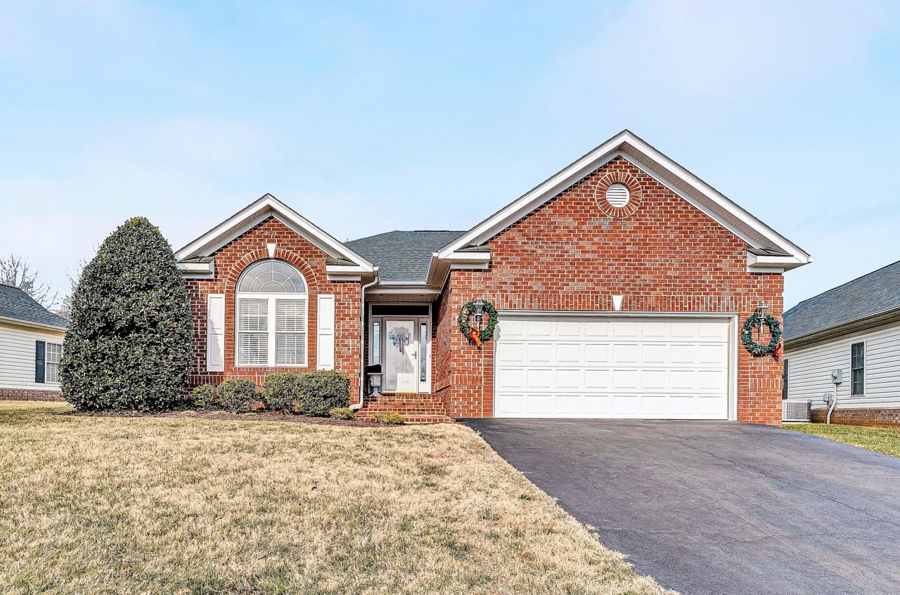 1610 Cascades Ct, Salem, VA 24153 Main Photo