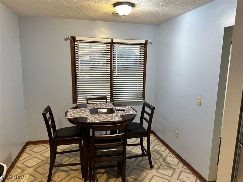 212 Clubside Drive NW, New Philadelphia, OH 44663 Photo 2