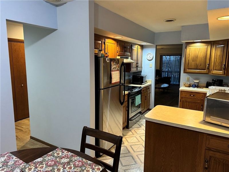 212 Clubside Drive NW, New Philadelphia, OH 44663 Photo 3