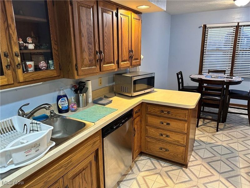 212 Clubside Drive NW, New Philadelphia, OH 44663 Photo 4