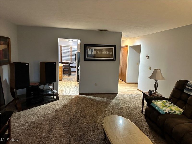 212 Clubside Drive NW, New Philadelphia, OH 44663 Photo 6