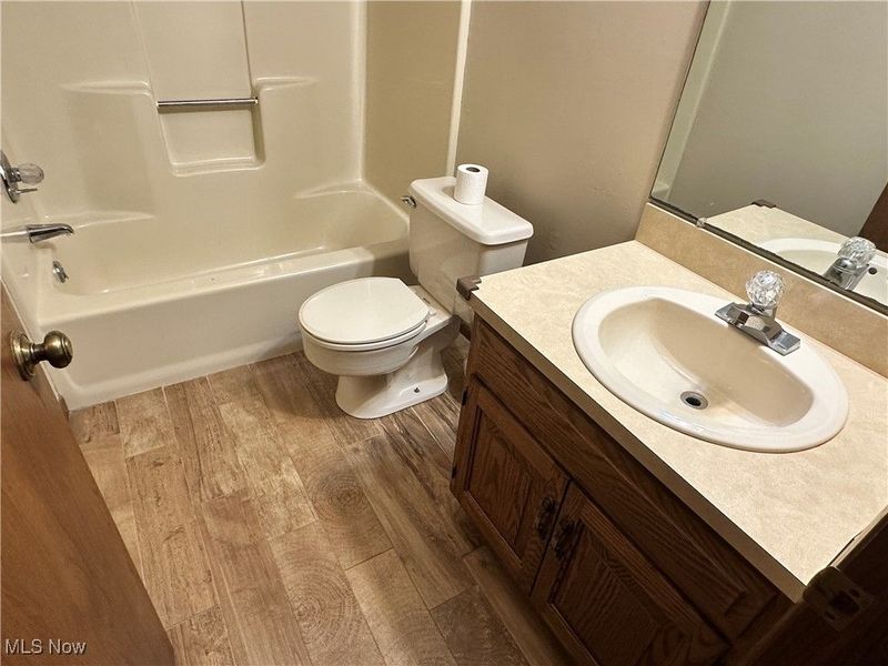 212 Clubside Drive NW, New Philadelphia, OH 44663 Photo 9