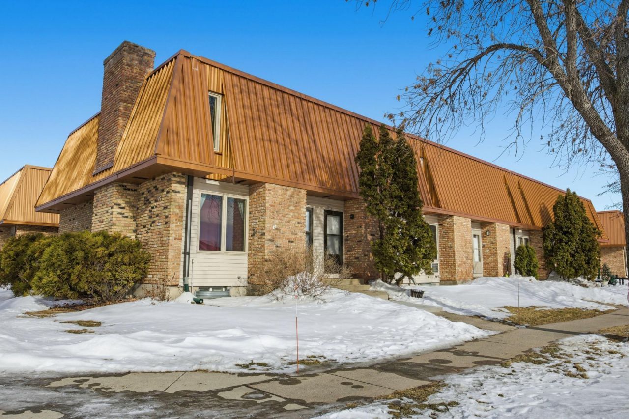 306 13th Avenue E, West Fargo, ND 58078 Main Photo