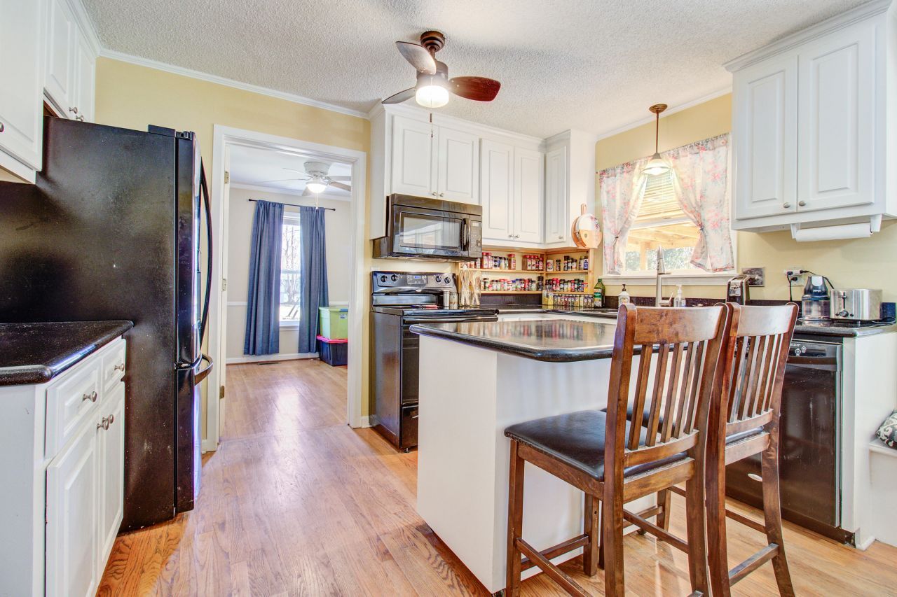 1310 Edward Drive Photo 12