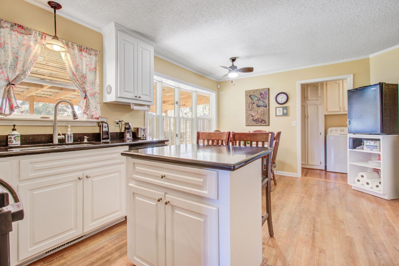 1310 Edward Drive Photo 13