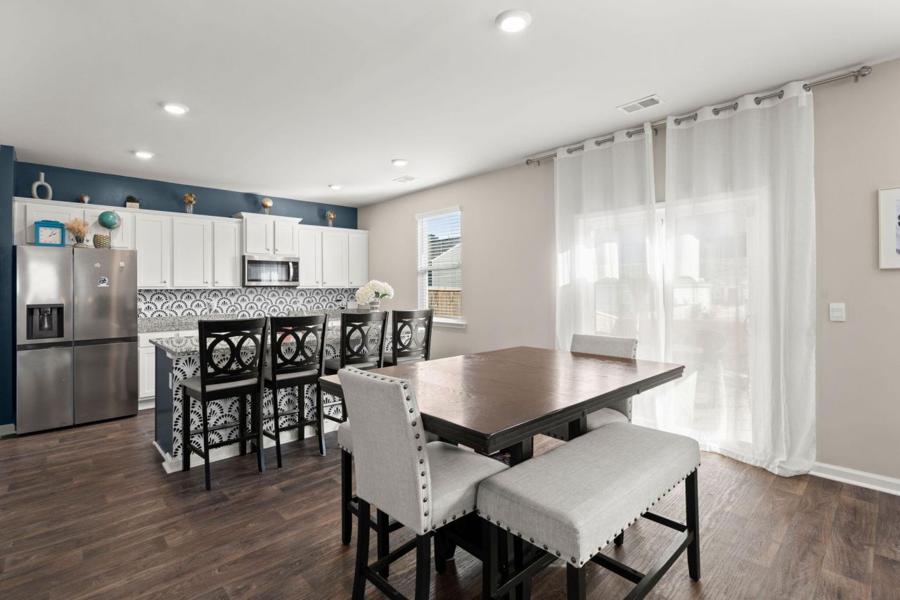 178 Cloverleaf Street Photo 10