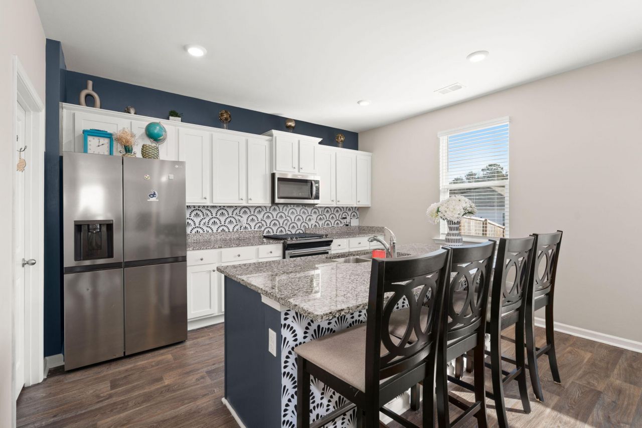 178 Cloverleaf Street Photo 11