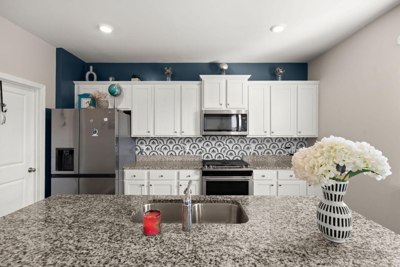 178 Cloverleaf Street Photo 12