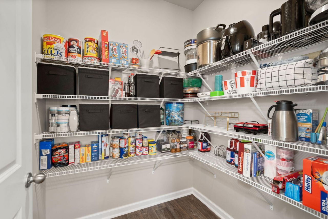 178 Cloverleaf Street Photo 16