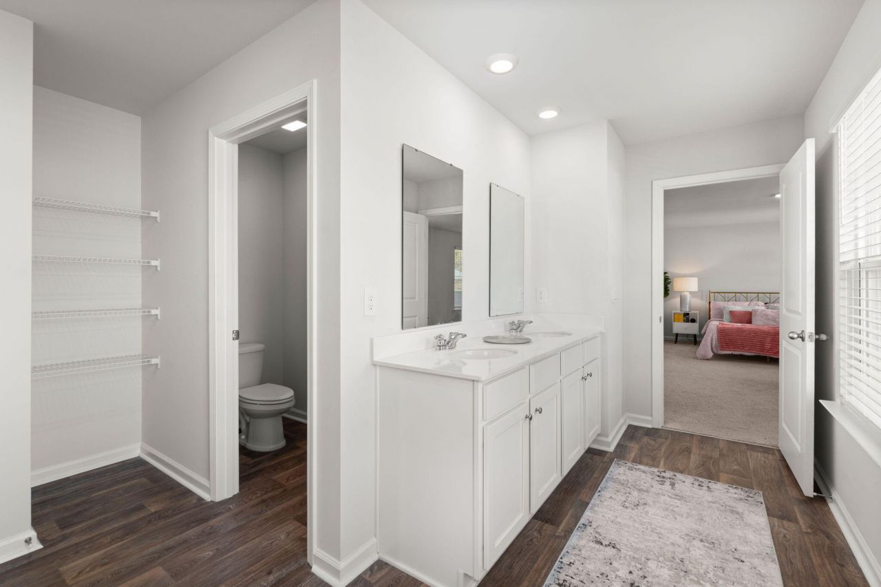 178 Cloverleaf Street Photo 23