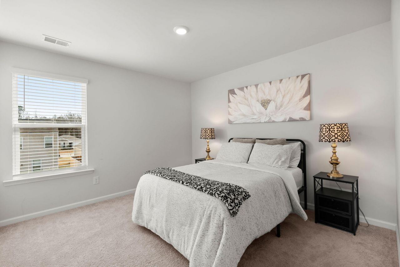 178 Cloverleaf Street Photo 24