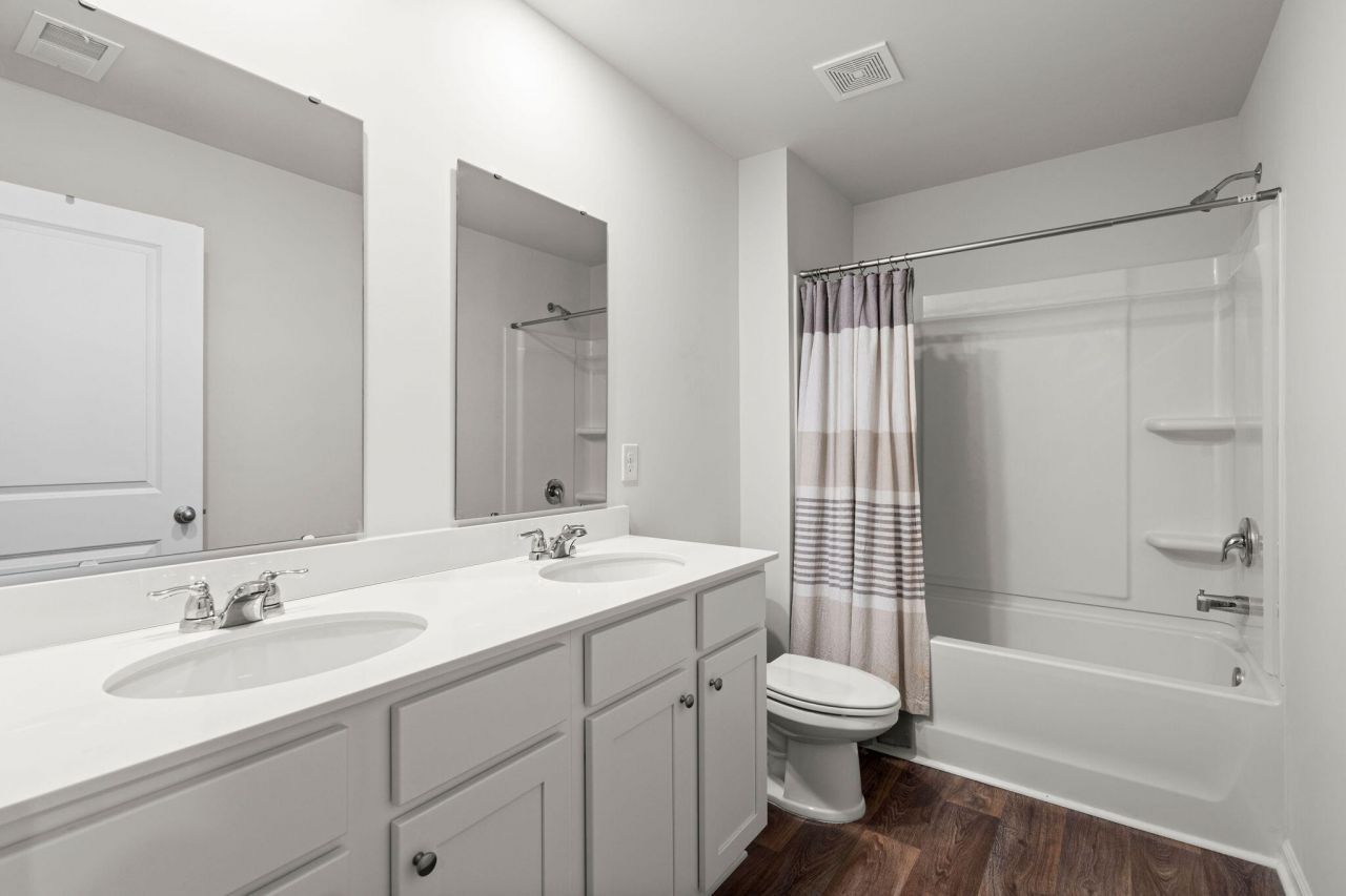 178 Cloverleaf Street Photo 26