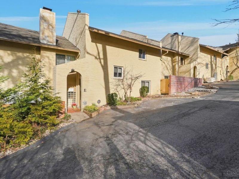 2111 Sutton Avenue, Unit E, Cincinnati, OH 45230 Photo 3