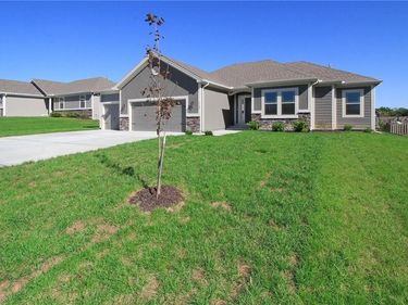11122 N Bristol Avenue, Kansas City, MO 64156