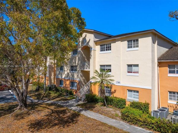3700 N 56th Ave , Unit 1012, Hollywood, FL 33021