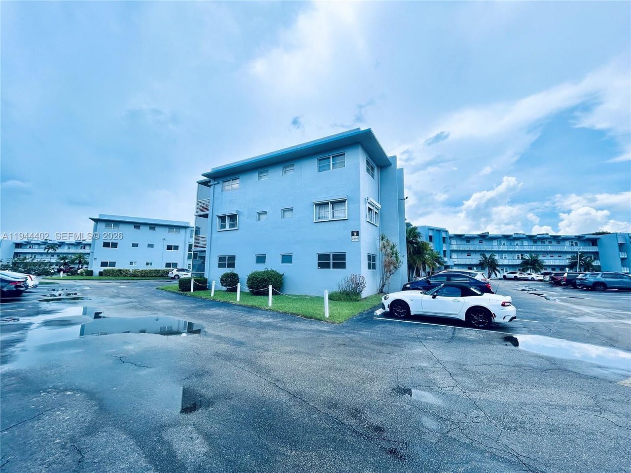 2300 Park Ln, Unit 201, Hollywood, FL 33021 Photo
