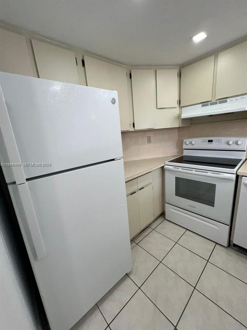 7035 NW 186th St, Unit D303, Hialeah, FL 33015 Photo