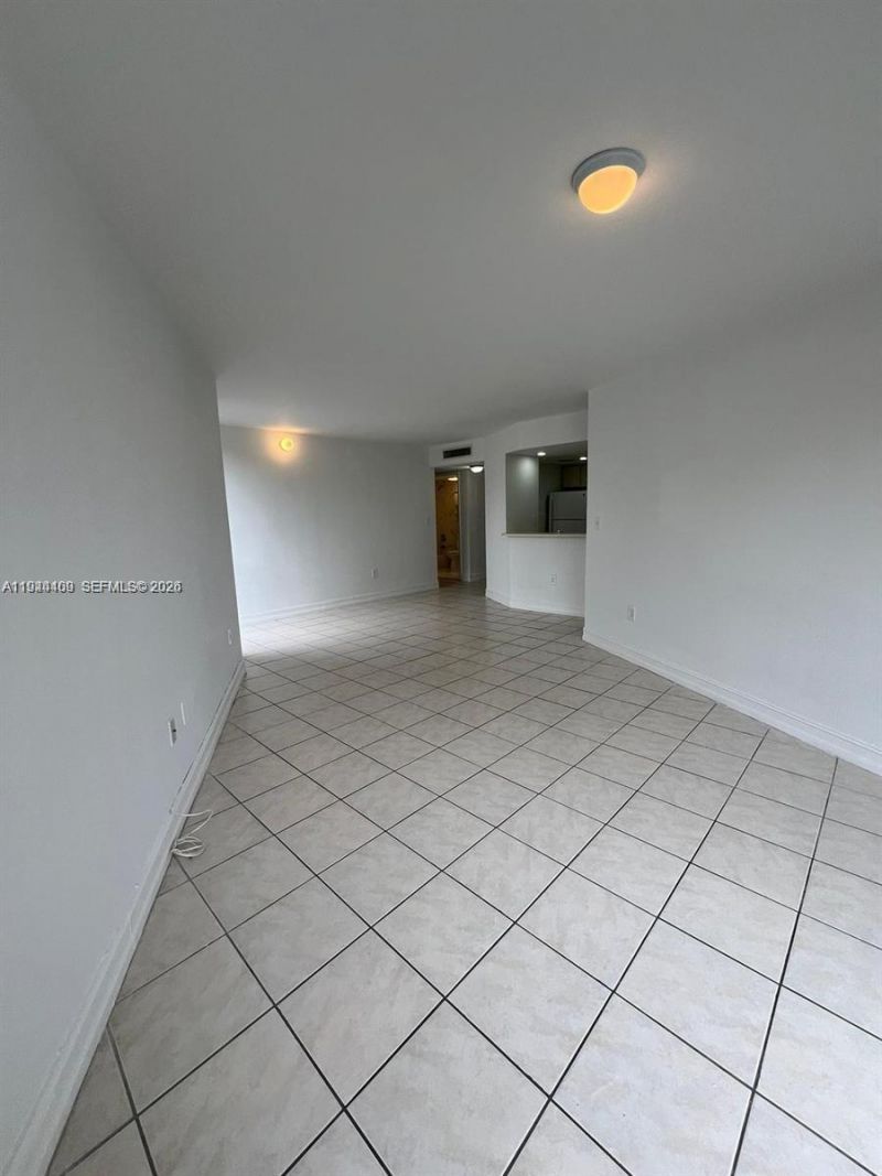 7035 NW 186th St, Unit D303, Hialeah, FL 33015 Photo