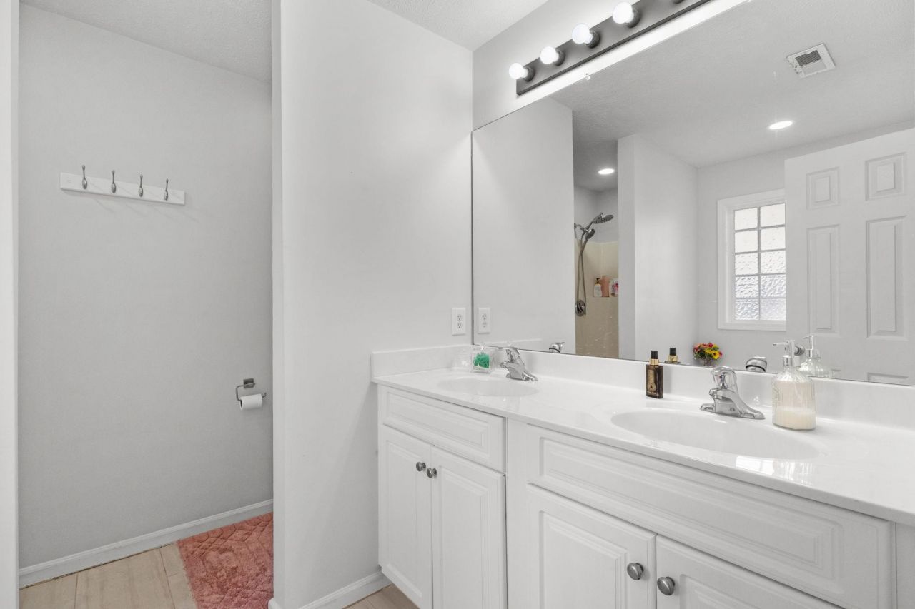 452 West Perry Rd. Photo 17