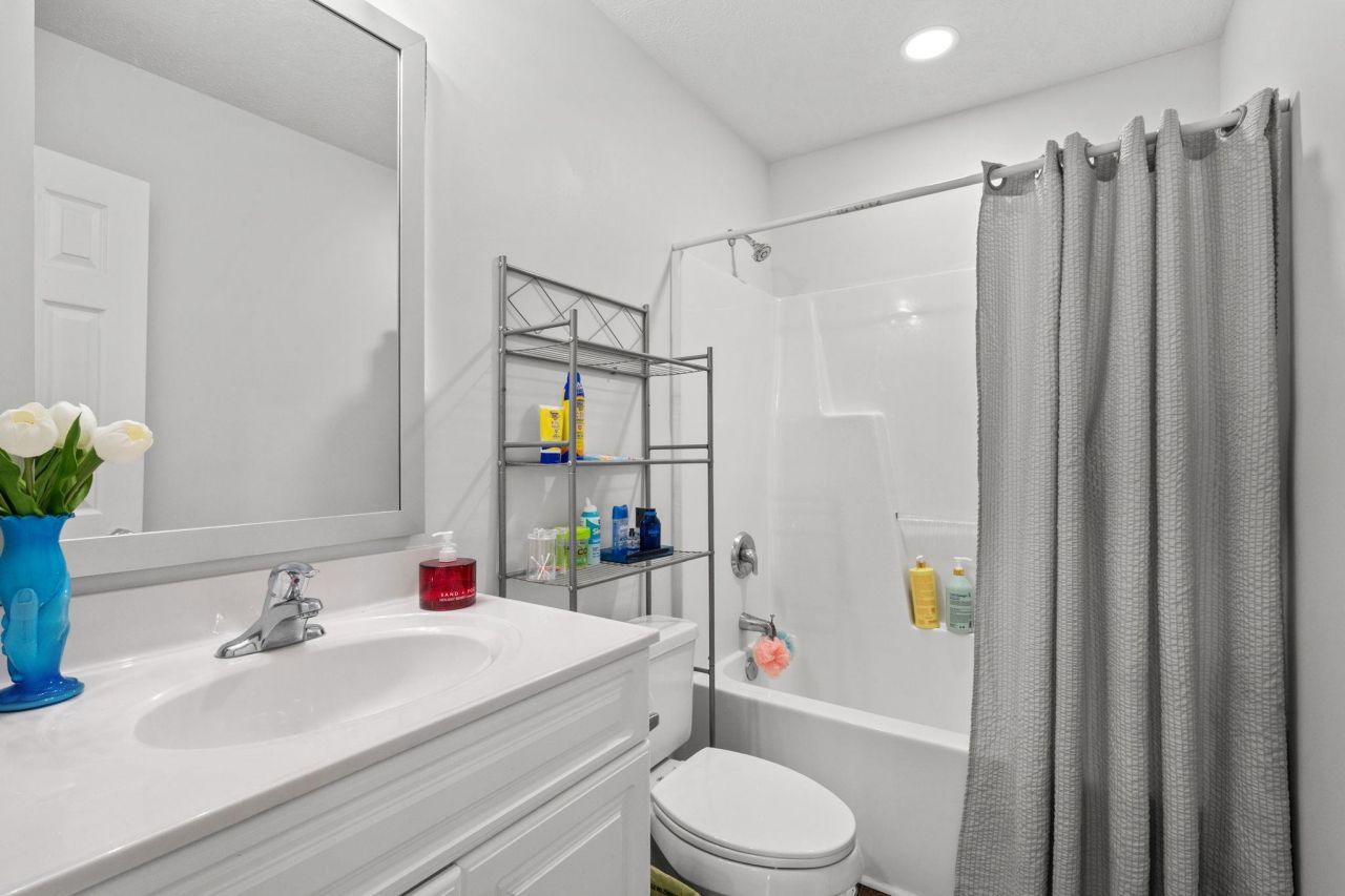 452 West Perry Rd. Photo 22