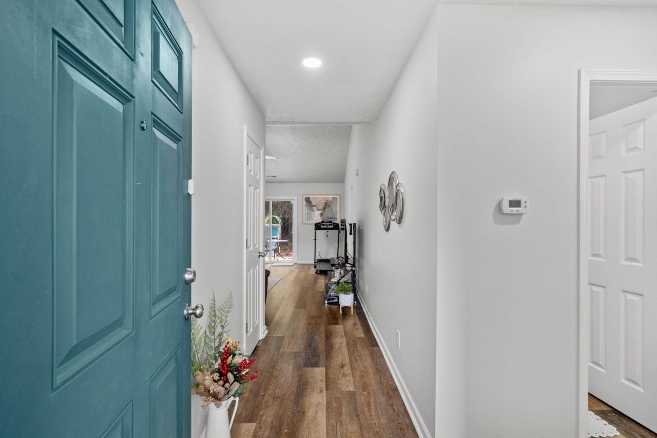 452 West Perry Rd. Photo 3