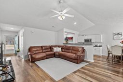 452 West Perry Rd. photo 4