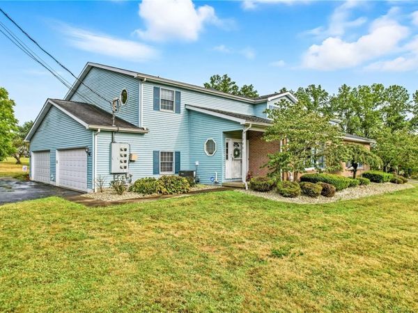 723 Rollinson Rd, Hermitage, PA 16148