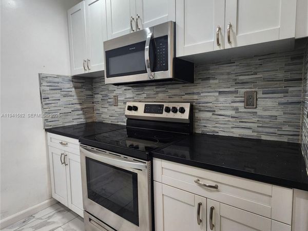 2170 NE 51st Ct, Unit B23, Fort Lauderdale, FL 33308