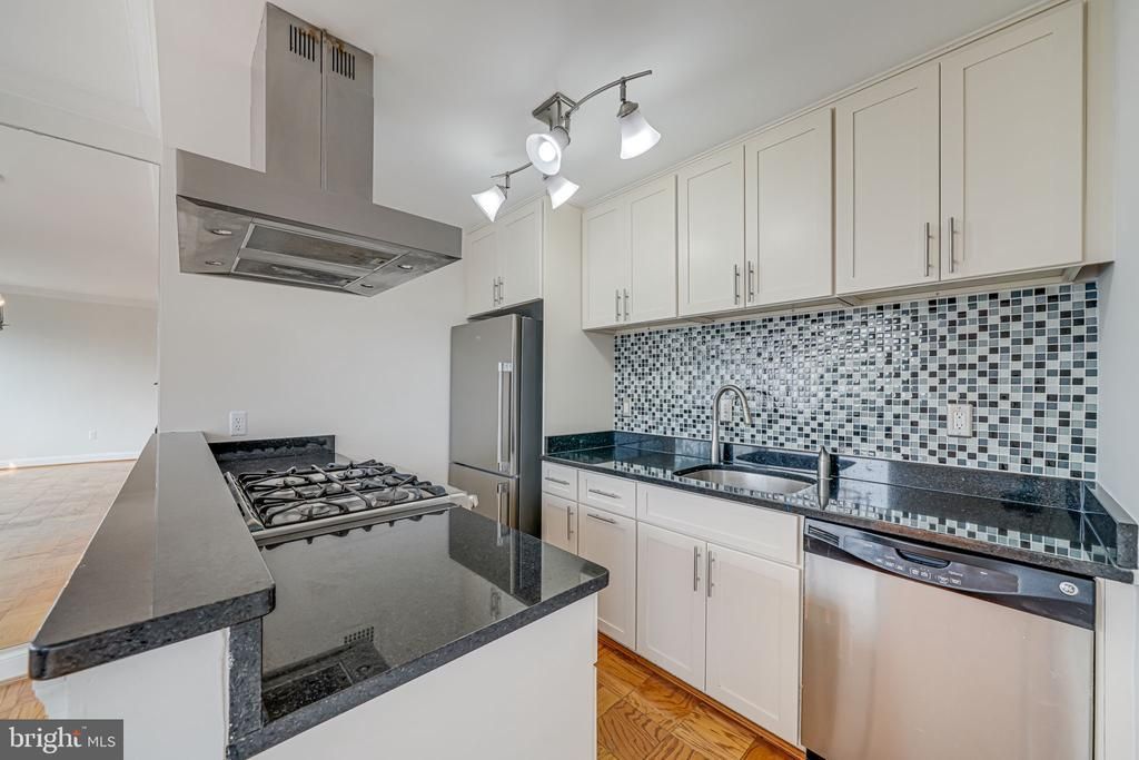 4390 Lorcom Lane, Unit 810, Arlington, VA 22207 Main Photo