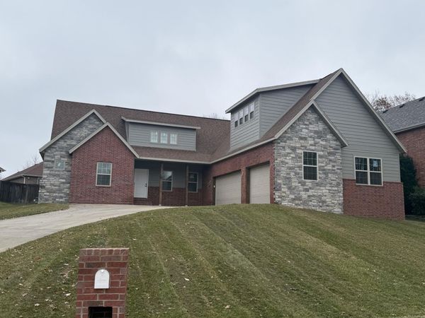 3334 S Saratoga Avenue, Springfield, MO 65804