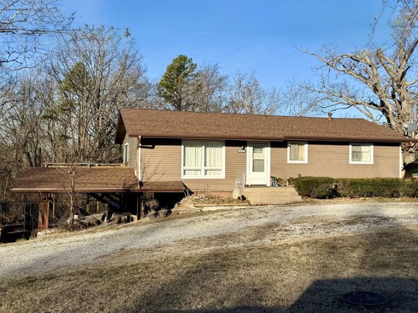 699 N Oak Hill Drive, Houston, MO 65483