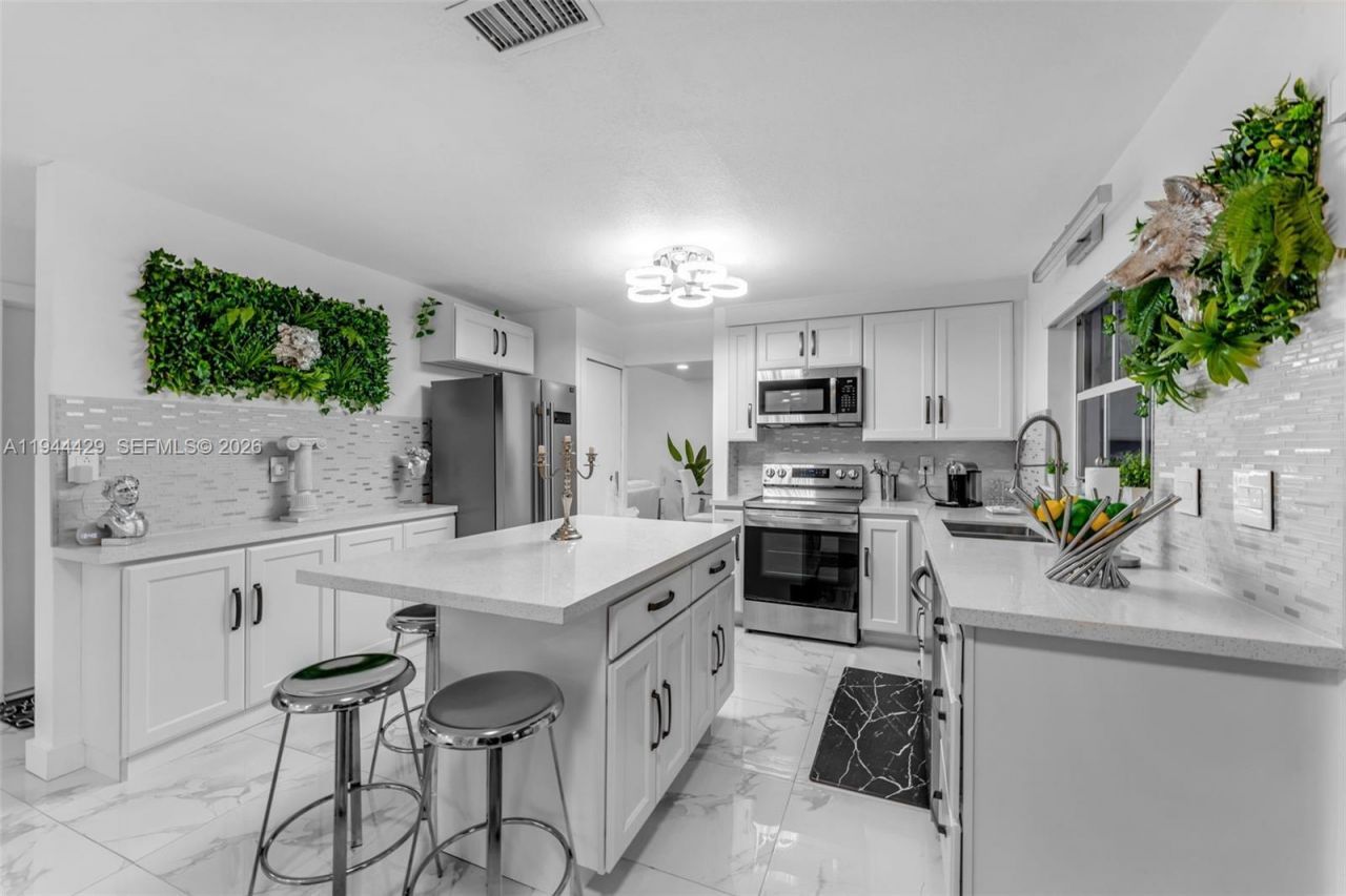 942 NW 133rd Ct, Miami, FL 33182 Photo