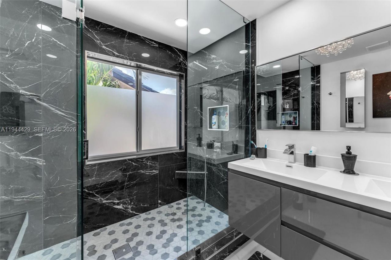 942 NW 133rd Ct, Miami, FL 33182 Photo