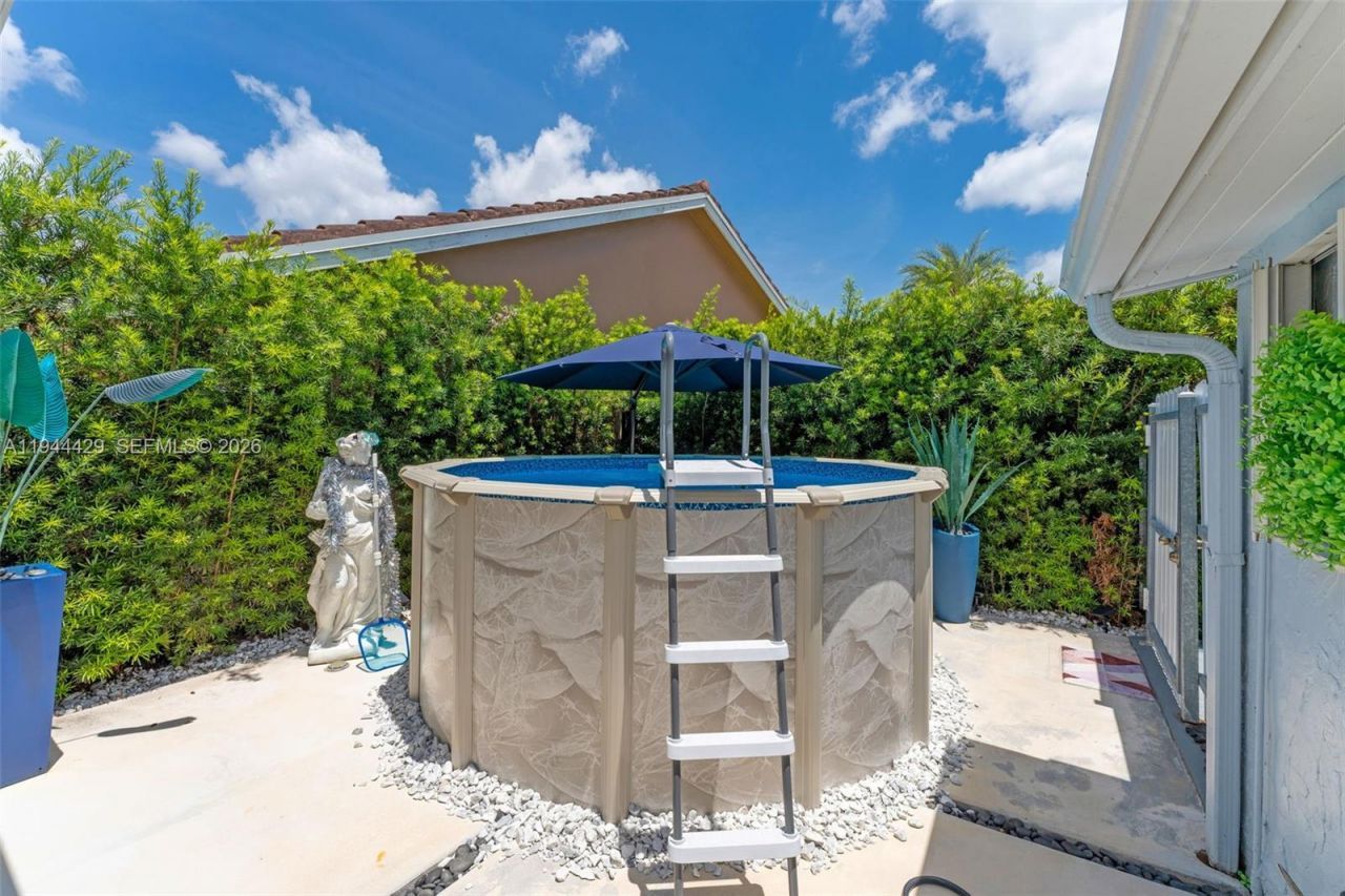 942 NW 133rd Ct, Miami, FL 33182 Photo