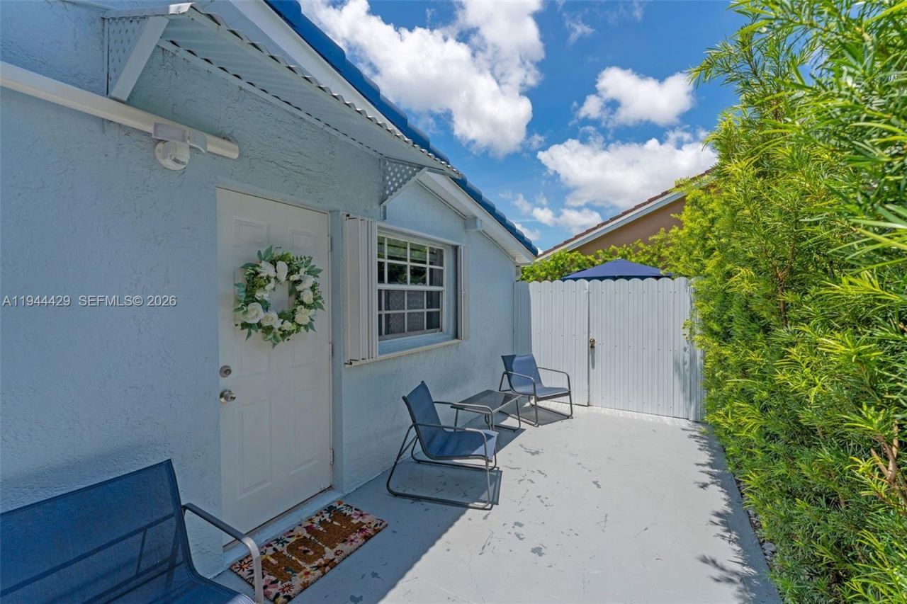 942 NW 133rd Ct, Miami, FL 33182 Photo